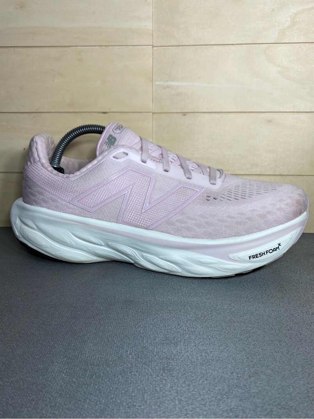 New Balance Fresh Foam 1080 Pink White Women's Size 10.5 Running Shoes Sneakers